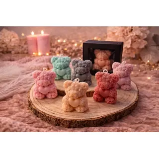 LuRi Design große Teddy Kerze (9,5 cm) – handgegossene Design-Kerze mit Rosenstruktur – Farbwahl nach Wunsch – Geschenkverpackung inklusive – liebevolle Geschenkidee