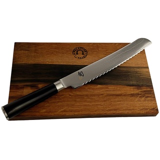 Kai Shun Classic Geschenkset | DM-0705 Brotmesser 23 cm | ultrascharfes Japan Messer aus Damaststah | l+großes Schneidebrett aus Fassholz (Eiche) 30x18 cm | VK: 245,- €