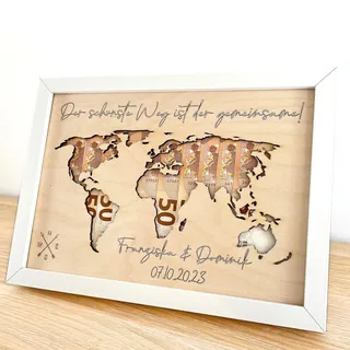 Geldgeschenk Hochzeit - Personalisierte Holz Weltkarte - Einzigartiges dekoratives Hochzeitsgeschenk für Brautpaar oder Geschenk Freundin - Spruch, Namen und Hochzeitsdatum auswählbar - Bilderrahmen