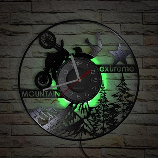 Smotly Vinyl Wanduhr mit Nachtlicht Atmosphäre Uhr, Schneeberg Offroad Motorrad Design, verkörpert Geschwindigkeit und Leidenschaft dekorative Wanduhr