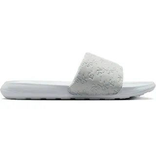 NIKE Damen Freizeitschuhe W VICTORI ONE SLIDE PRINT, Größe 43 in Silber Silber