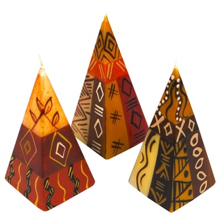 Afrika-Deko Formkerze 3er Set afrikanische Pyramidenkerzen (Spar-Set, 3 Kerzen), Afrika-Deko 3er Kerzenset handbemalte Pyramidenkerzen aus Afrika handgefertigte afrikanische Pyramiden Kerze in verschiedene Designs braun
