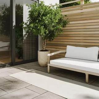 benuta Basic In- & Outdoor Teppich Lou - Weiß 80x300 cm - Wetterfest & UV-beständig - Multifunktional für Balkon, Terrasse, Garten - Küchenteppich & Wohnzimmerteppich - Pflegeleicht Robust