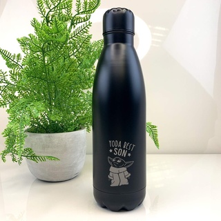 eBuyGB Personalisierbare 790 ml Edelstahl-Wasserflasche, mattschwarze Baby-Yoda-Trinkflasche, Star-Wars-Flasche, lustiges Geschenk für Sohn von Mama und Papa (Yoda Best Son)