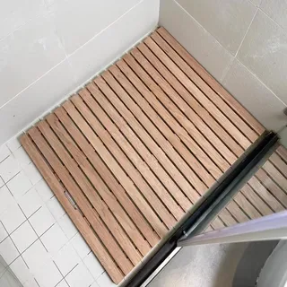 KDDEON Maßgeschneiderte rutschfeste Holz Badematte,Rechteckige Bambus Badematte,Wasser- und Kälteisolierende Badvorleger,Bodenrost,Holz Duschmatte,für Spa,Sauna,Whirlpool,Pool (45x60cm/18x24in)