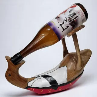 Kinaree Deko Ente Holz „Saufente Gentleman“ – Handgefertigtes Weinregal aus Holz | Flaschenhalter aus Suarholz & Bambus | Lustige Geschenkidee | Handbemalt