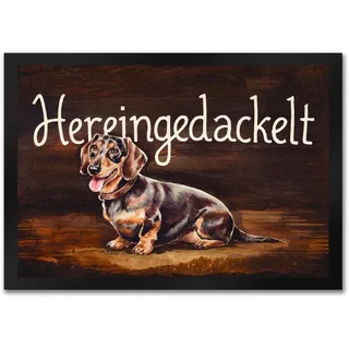 speecheese Hereingedackelt Fußmatte in 35x50 cm mit Dackel Aquarellgemälde-Stil auf hölzernem Hintergrund Mit Halsband geschwungener Schriftart Stilvoll dunkler Charme für Ihr Zuhause