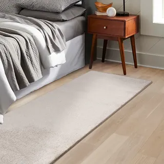 KARAT Bettvorleger - edle Velours Bettumrandung - Teppich Läufer für Schlafzimmer Wohnzimmer - Flauschiger Teppichläufer Sundae (67 x 160 cm, Beige)