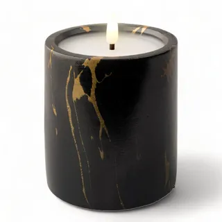 MIJOMA - Elegante LED-Echtwachskerze mit realistischer Flamme, in Kunststein-Topf mit Marmoroptik. 6/18 Timer und batteriebetrieb. Für ein gemütliches Zuhause-Ambiente. (Ø9 x 10.5cm, schwarz-gold)