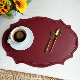 Ueiwffzo 4er Set Tischsets Abwaschbar, 43x30cm Oval Tischsets Abwaschbar, rutschfest Tischsets Abwaschbar, Wärmeisolierung Tischsets, Hochwertige Leder Tischsets (Weinrot)