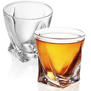 Intirilife 2x Whisky Glas in KRISTALL KLAR 'TWISTED' – Old Fashioned Whiskey Kristallglas Bleifrei im Sculpture Design spülmaschinengeeignet perfek