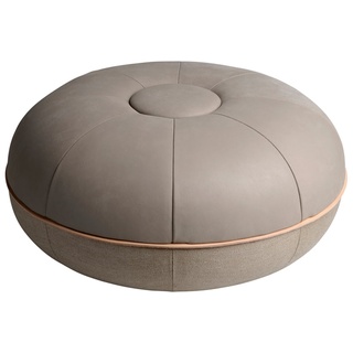 Fritz Hansen - Pouf by Cecilie Manz, Ø 50 cm, Leder hellgrau