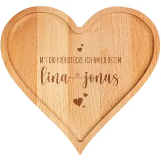 Herz & Heim® Herz Schneidebrett aus Holz personalisiert mit Gravur – Herzförmiges Frühstücksbrett mit Wunschtext – 27 cm Servierbrett aus Buchenholz – Geschenk für Paare, Freund & Freundin