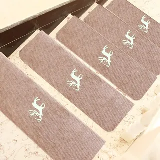 Hearda Treppenstufen Matten, Treppe Treppenteppich, Stufenmatten 5/10 Stück, Treppenteppich Selbstklebend, Antirutschmatte Innenbereich für Schutz Kinder, Ältere (5PCS-55CM,Elch Hirsch)
