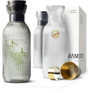 MAMEIDO Wasserkaraffe 1l, Glaskaraffe mit Deckel & Sieb, mundgeblasene Karaffe Glas, Wasserkrug mit edler Optik für besondere Anlässe, Karaffen zum Verschenken (Smoke Black, 1000ml)