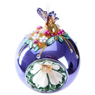 BRUBAKER Premium Weihnachtskugel Lila mit Schmetterling Figur - 10 cm Christbaumschmuck mit Perlen Dekorationen - Von Hand dekorierte Baumkugel aus Glas - Weihnachtsdeko Christbaumkugel