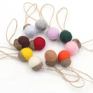 FANXIYA 12er Eicheln-Baumschmuck aus Natur-Filz, handgefertigte Weihnachtsanhänger im Scandi-Stil, Christbaumschmuck zum Aufhängen, Weihnachtsdeko-Set
