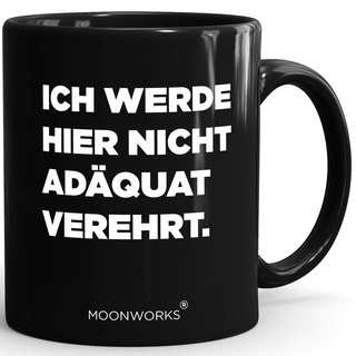 MoonWorks Tasse Spruch Arbeit Sarkasmus schwarzer Humor Kollegen Geschenk Bürotasse Kaffeebecher Lustig Ich werde hier nicht adäquad verehrt schwarz standard
