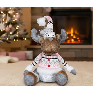 KAMACA Sitzender Elch aus Stoff mit Pullover hyggelige Winter- & Weihnachtsdeko für Fensterbank Kommode Eingang Dekoidee Winter Weihnachten Geschenk (Rentier sitzend mit Pulli weiß rosa 50 cm)