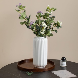 Gerippte Vase Weiß 25 cm Hoch, Modern Blumenvasen aus Keramik für Tischdeko Innenbereich, Deko Vasen für Pampasgras