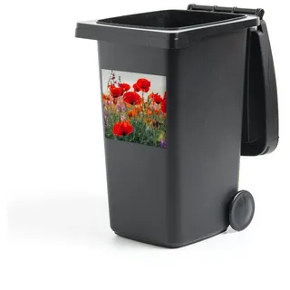 MuchoWow Wandsticker Mohn - Blumen - Rot - Lila - Wiese (1 St), Mülleimer-aufkleber, Mülltonne, Sticker, Container, Abfalbehälter bunt