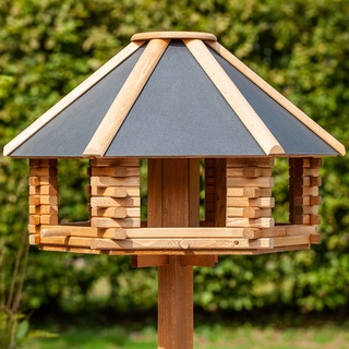 VOSS.garden Tofta - hochwertiges Vogelhaus aus Holz mit Metalldach, inkl. Ständer