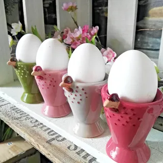 4 x Henne Huhn Osterdeko Eierbecher Landhaus Bauernhof Figur Osterdekoration