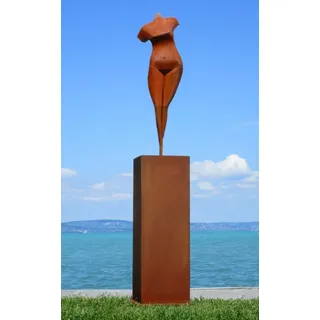 Casa Padrino XXL Garten Deko Metall Skulptur Frau auf Säule Rost H. 205 cm