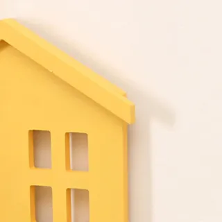 Handgefertigtes Wandregal Aus Holz In Form Eines Hauses, Gelb, Ideal Für Schlafzimmer Oder Wohnzimmer.