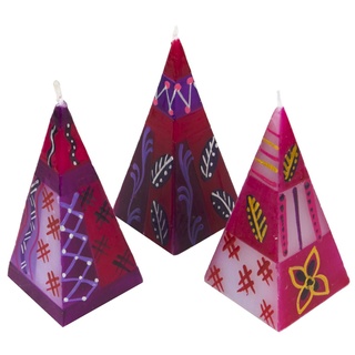 Afrika-Deko Formkerze 3er Set afrikanische Pyramidenkerzen (Spar-Set, 3 Kerzen), Afrika-Deko 3er Kerzenset handbemalte Pyramidenkerzen aus Afrika handgefertigte afrikanische Pyramiden Kerze in verschiedene Designs lila