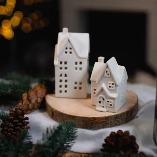 DARO DEKO Keramik LED Haus - weiß glänzend - 7 x 11,5 x 7 cm - Lichthaus