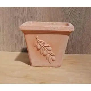 Italienischer winterfester Blumentopf mit Olivenranke echt Terrakotta 18 cm quadr, Blumenkübel für Garten und Wohnung Terracotta Mediterran