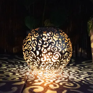 Solarleuchte Solarkugel für Außen silberfarben Stecklampe Garten orientalische Kugel, mit Lichteffekt und Erdspieß, 1x LED 3000 Kelvin, DxH 18,5x54 cm