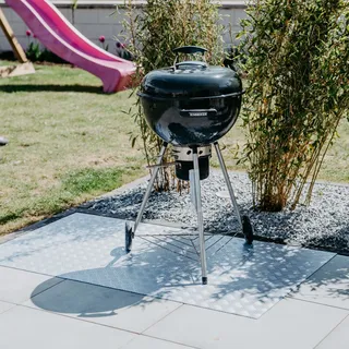 PROFOLIO Silber Grillunterlage Für Alle Grills - Bodenschutzmatte als Hitze- und Funkenschutz - Feuerfeste Grillmatte für Gasgrill, Elektrogrill und Holzkohlegrill - 100 x 80 cm - Größe Wählbar