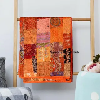 Sambhav Quilt Hub Handgefertigte Vintage-Sari-Patchwork-Kantha-Steppdecke, Vintage-Stil, dekorative Tagesdecke, Quilten, Hippie-Steppdecke, King-Size-Bett, Überwurf, Decke, Orange, 274 x 274 cm