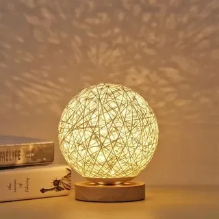 Bunthaus Led-tischlampe Aus Holz, Kreatives Nachttischlicht Aus Hölzernem Rattan In Kugelform Mit Handgestricktem Lampenschirm.