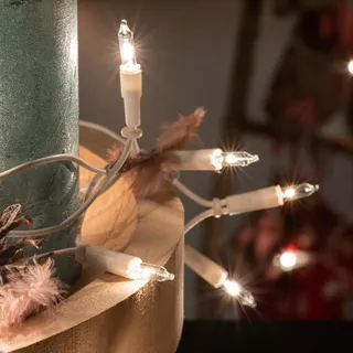 hellum 35er Lichterkette innen warmweiß für Weihnachtsbaum, Kabel weiß | Lichterkette mit Stecker, beleuchtete Länge 5,10 m, Mini Pisellokerzen für Christbaumbeleuchtung, Fenster <59lm 833584