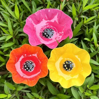 3 PCS Vogeltränke Blume, Gartenstecker Vogeltränke Stehend, Metall Vogelbad Garten, Handgefertigt Insektentränke & Bienentränke Mit Stab Für Den Garten & Balkon-Für Wildvögel(Rosa+Rot+Gelb)