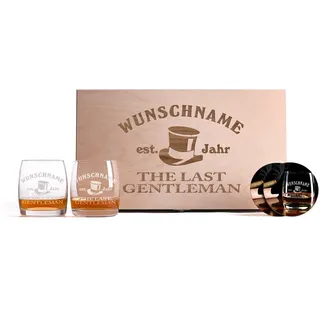 Herz & Heim® Whiskey Geschenkset personalisiert mit Name & Jahr – 2 gravierte Whiskygläser (290 ml) + 2 Untersetzer + gravierte Holzbox „The Last Gentleman“ – Geschenkidee für Männer