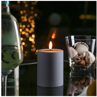 Deluxe Homeart LED-Kerze MIA Deluxe für Außen 3D Flamme flackernd H: 10cm D: 7,5cm outdoor grau (1-tlg) grau