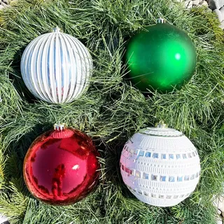 4 x Weihnachtskugeln Kunststoff Ø 15 cm rot-grün-weiß wetterfest für Innen und Außen Christbaumkugeln Kunststoff Weihnachtsbaumkugeln - Bunt