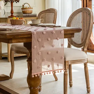 Eleganter Spitzen Netz Tischläufer mit Pom-Poms & Quasten | Durchscheinendes Polyester Esstisch Deko für Hochzeit, Party, Feiertage | Innen Außen | Mehrere Farben (Rosa, 35×120 cm)