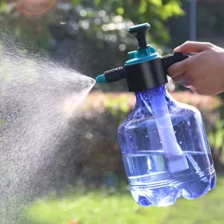 Gießkanne Mit Großem Fassungsvermögen, 3-liter-gießkanne, Manuelle Luftdruck-haushaltsspritze Für Gartengeräte, Gießkanne (3 Liter, Manuell, Transparent Saphirblau, Mit Universalstiel)