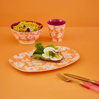 Rice Ovaler Teller aus Melamin, Orange, Motiv Hibiskus