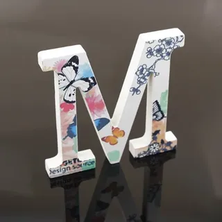 Dekorative Holz Buchstaben, hängende Wand 26 Buchstaben aus Holz Alphabet Wand Buchstaben Mit bunten Schmetterling und Blumenmuster gedruckt für Kinder Baby Name Mädchen Schlafzimmer Hochzeit (M)