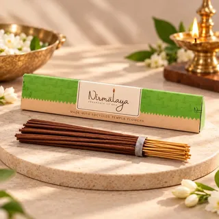 NIRMALAYA Tulsi Räucherstäbchen Agarbatti - 40 Stäbchen | 100% natürlich und kohlefrei | Räucherstäbchen für Raumduft | Heilige und natürliche Luftreiniger Bio Räucherstäbchen