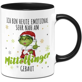 Miss Grinch Tasse - Ich bin heute emotional sehr nah am Mittelfinger gebaut - Weihnachtstasse lustig, Kaffeetasse mit Spruch für Anti Weihnachtsmuffel an Weihnachten (Schwarz)