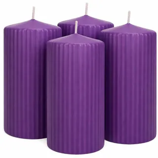 Geriffelte Stumpenkerzen 4er Set durchgefärbt 130x70 mm – Premium Rillenkerzen Made in Germany – 61h Brenndauer – Moderne Deko Kerzen für Adventskranz & Tischdeko (Lila)