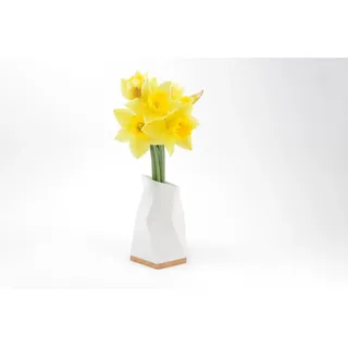Bannik Dekovase Betonvase Polygon 15cm, Moderne Betonvase mit Holzsockel, 15 cm hoch, handgefertigt weiß