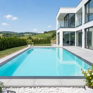 Einbaupool Infinity® Bay mit Überlauf 4,0x8,0m | Überlauf-Schwimmbecken: Fertig montiert, verrohrt und verkabelt